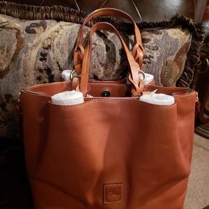Dooney/Bourke